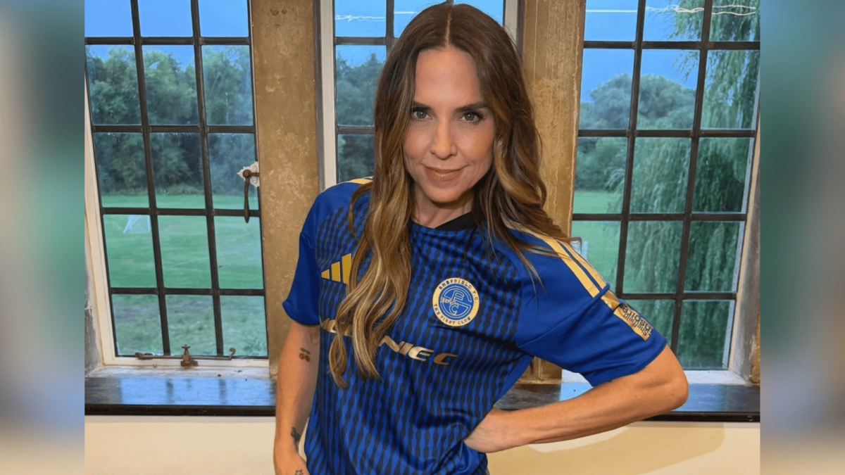 Mel C, ex-Spice Girls, patrocina time feminino do clube mais antigo do mundo