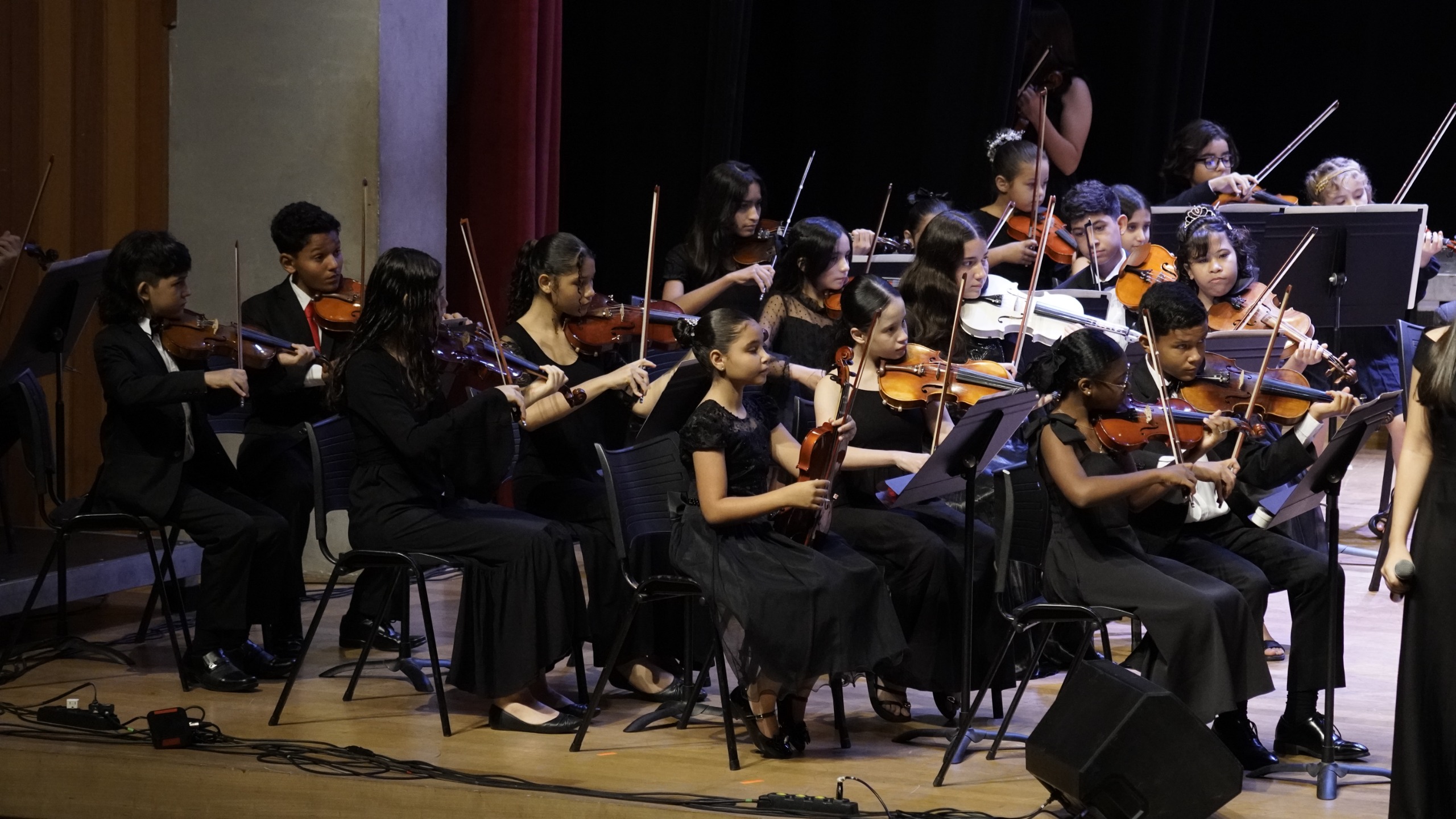 Basileu França abre as portas para a 'Sinfonia da Infância' com Orquestra Infantil Mozart
