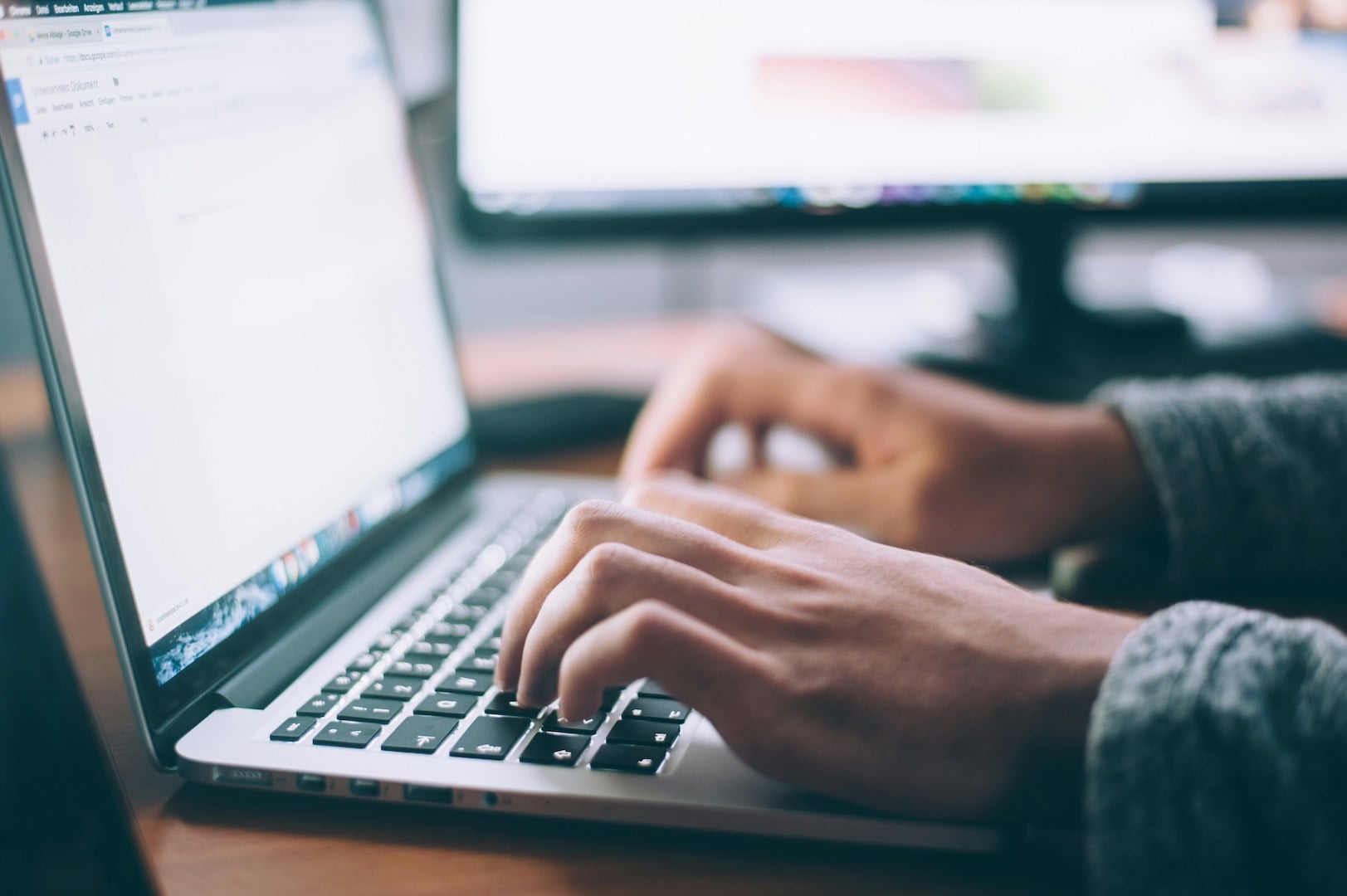 Justiça dos EUA suspende temporariamente lei que proíbe 'nudes' criados por inteligência artificial