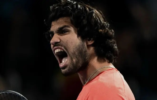 Alcaraz brilha no Japão e garante bicampeonato em Tóquio, igualando feito de Sampras