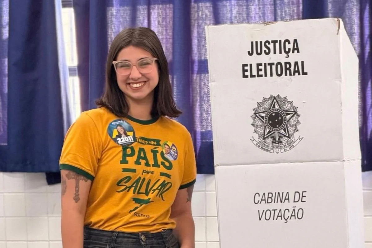Mãe de deputada eleita, crítica de programas sociais, recebe benefício do governo desde 2019