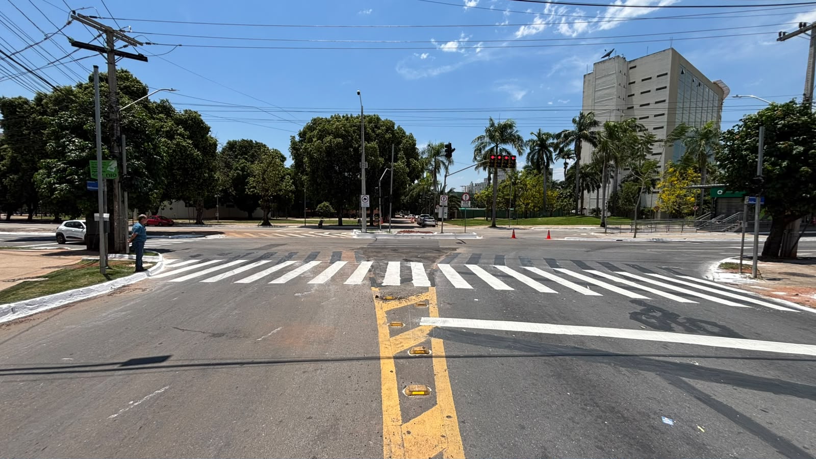Prefeitura de Goiânia remove barreira de concreto para otimizar trânsito na Praça Cívica