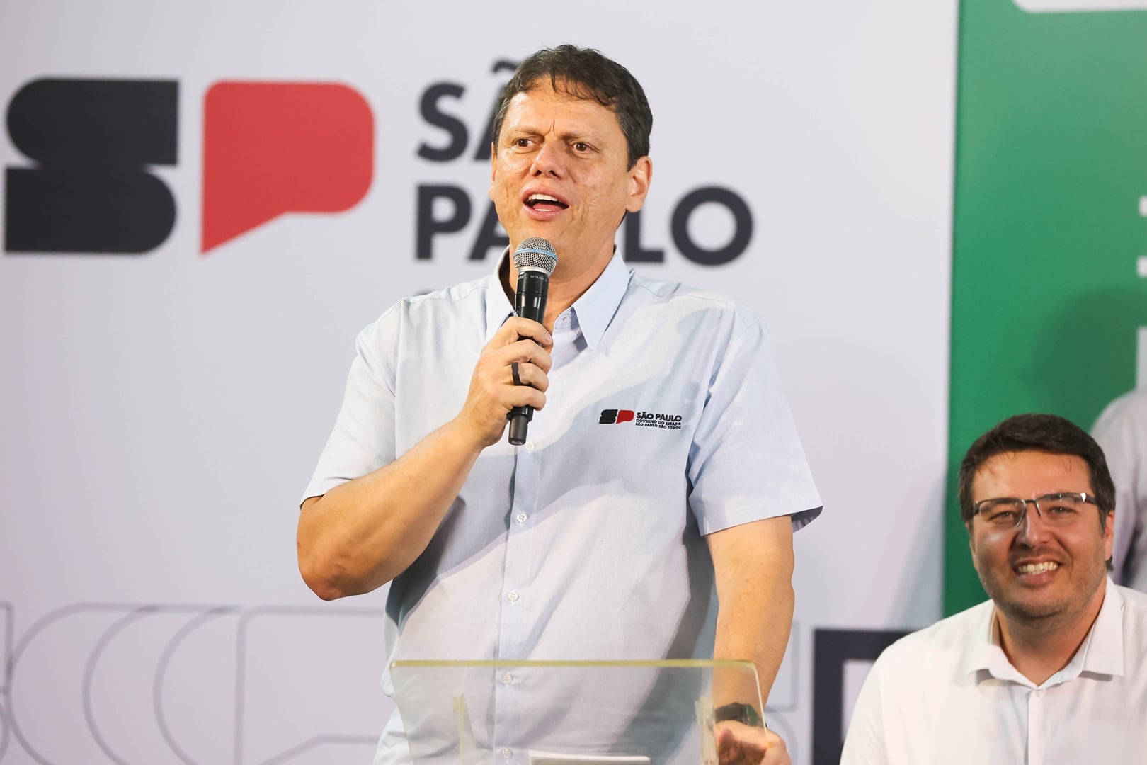 Tarcísio de Freitas é reeleito governador de São Paulo em primeiro turno