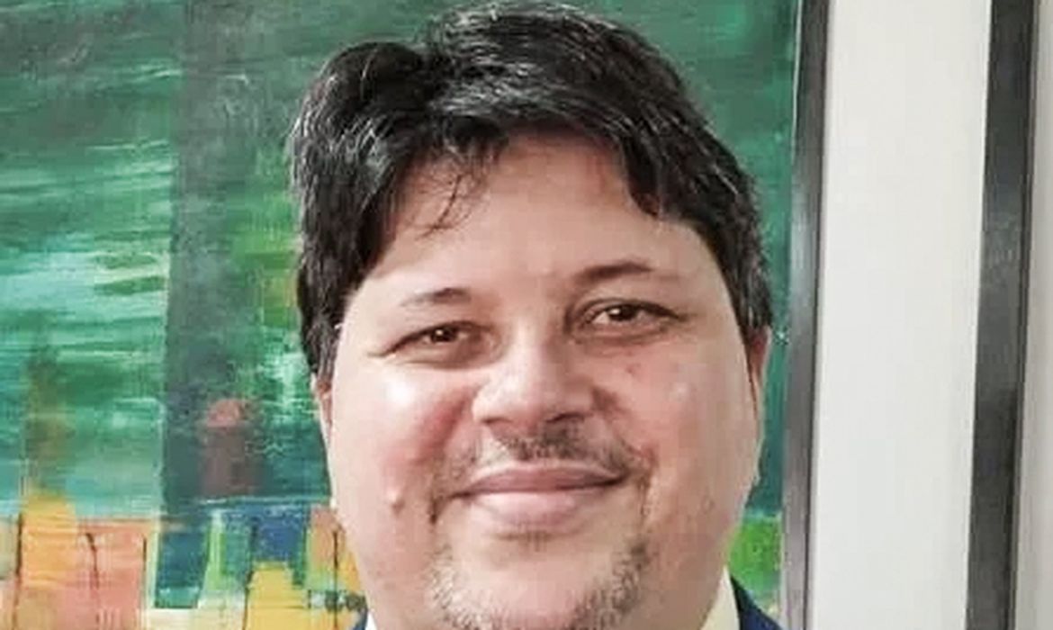 Jornalista brasileiro crítico a Milei é deportado da Argentina após ter residência cancelada