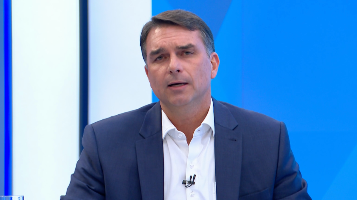 Flávio Bolsonaro afirma que não reverterá fim da escala 6x1