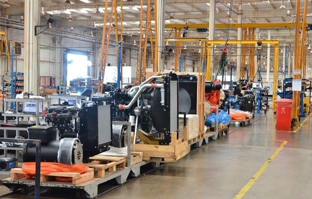 Produção industrial recua em agosto e acende alerta para economia