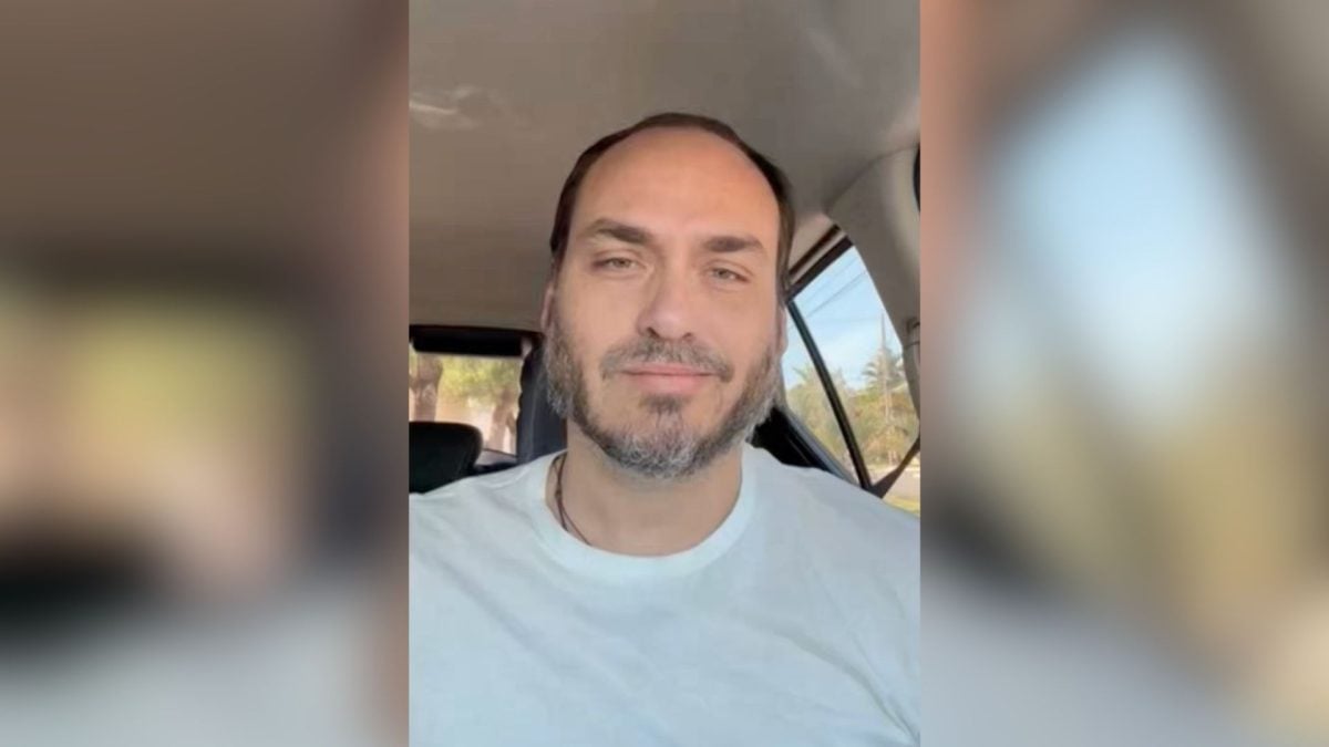 Carlos Bolsonaro relata fragilidade física do pai em prisão domiciliar