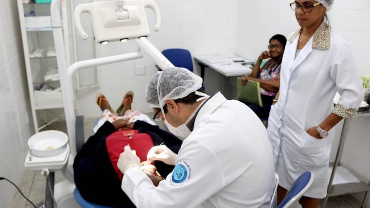 Projeto na Câmara propõe piso salarial de R$ 3.624 para auxiliares da saúde