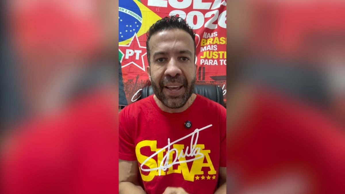 Janones explica exclusão de mensagens no "Exército do Lula": "missões cumpridas"