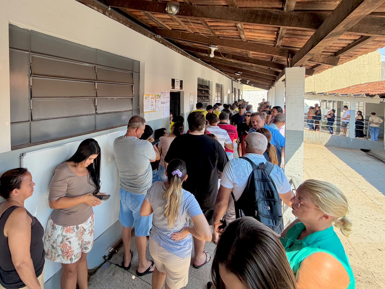Movimento aumenta nos locais de votação em Goiânia ao final da manhã
