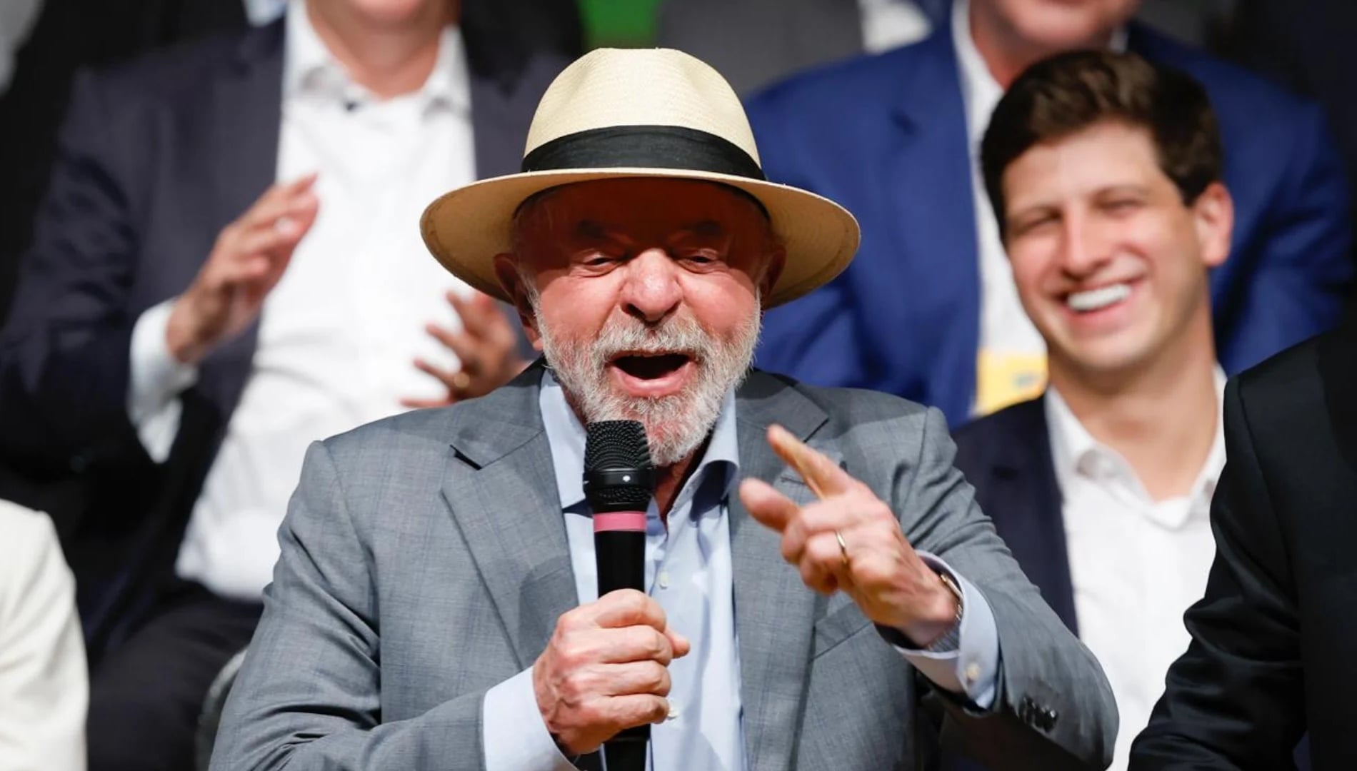 Lula afirma não pedir favores a ministros do Supremo