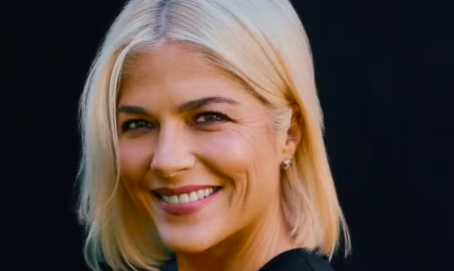 Selma Blair, de 'Legalmente Loira', é detida após incidente em voo com agressão a tripulação