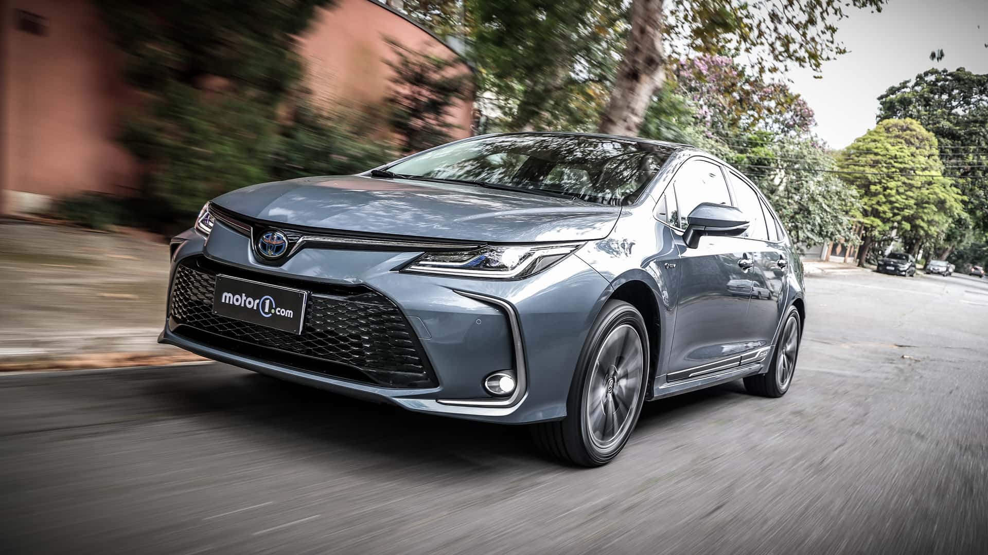 Corolla volta às lojas com linha completa após normalização da produção