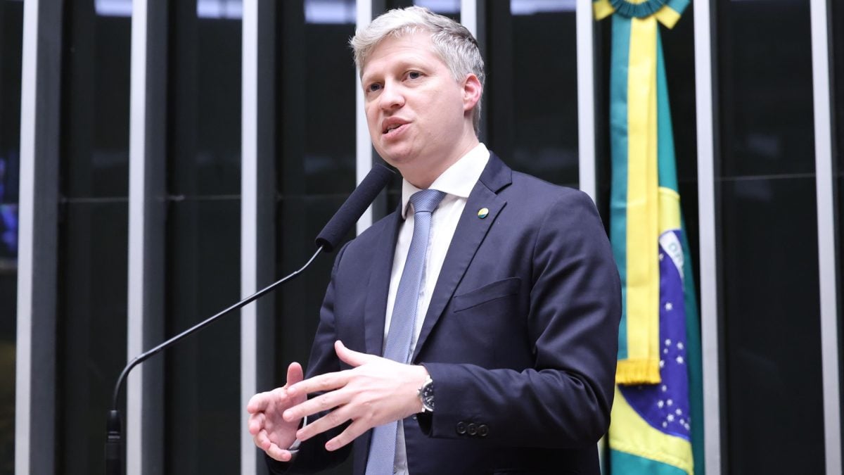 Senador eleito anuncia que pedirá impeachment de ministro do STF
