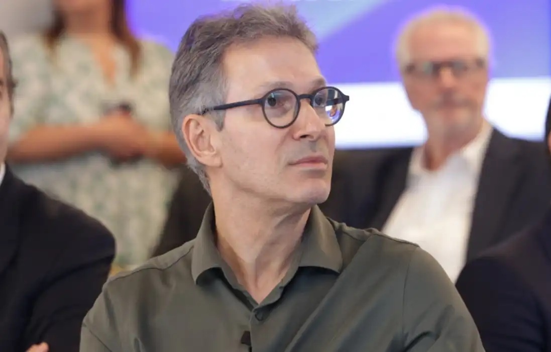 Zema declara apoio a Flávio Bolsonaro no segundo turno e critica gestão de Lula