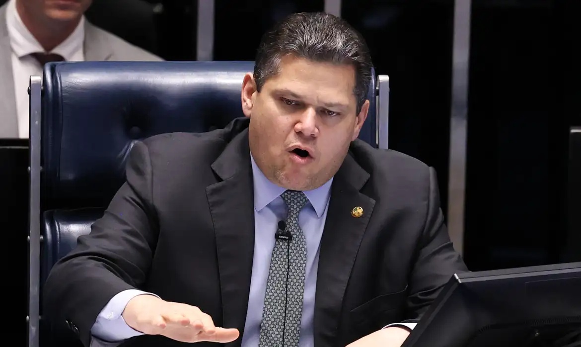 Senado promulga fim da escala 6x1 e aposentadoria especial para agentes de saúde