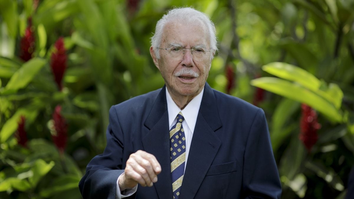 Sarney permanece em Uti após cirurgia abdominal