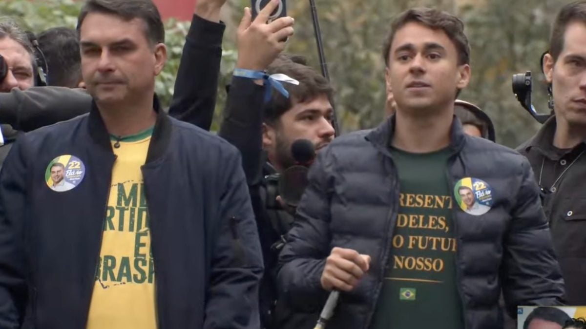 Flávio Bolsonaro comparece a evento em Minas Gerais
