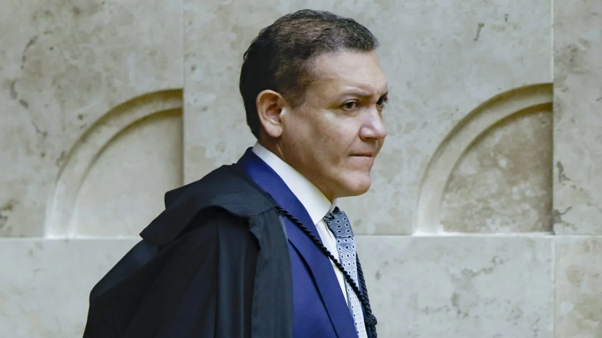 Kassio mantém vídeos de Flávio Bolsonaro que associam Lula a Moraes, INSS e cassinos
