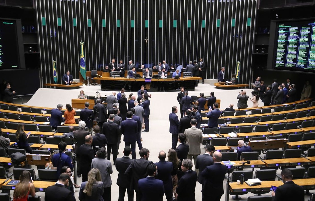 Bancada feminina na Câmara e Senado atinge recorde histórico, mas equidade ainda é distante