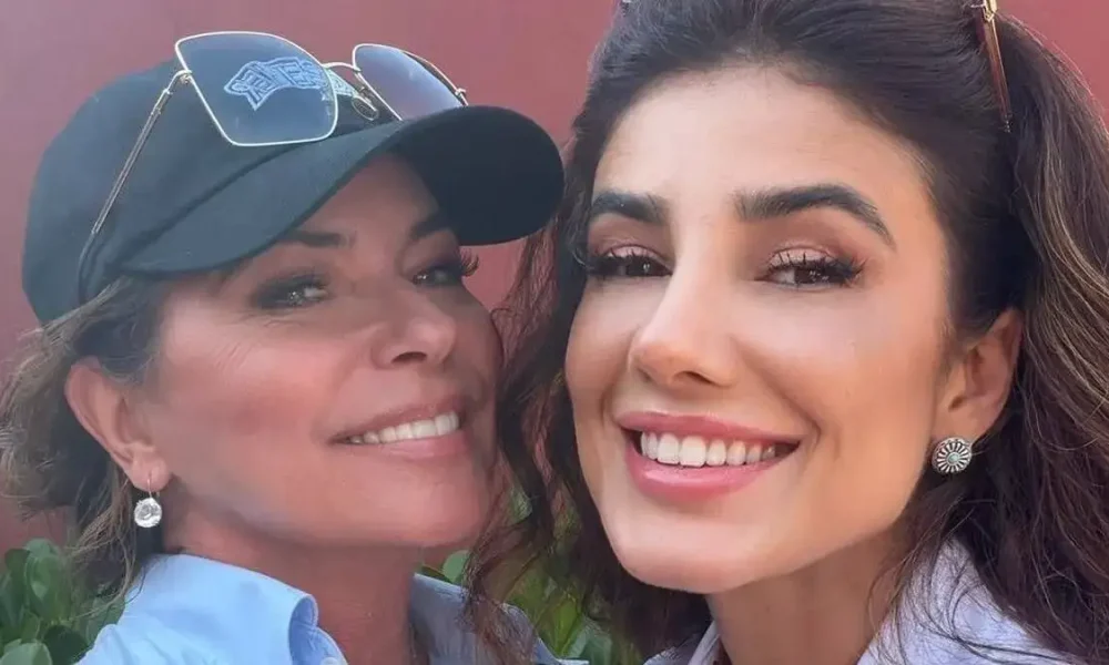 Paula Fernandes reencontra Shania Twain em São Paulo e celebra admiração mútua
