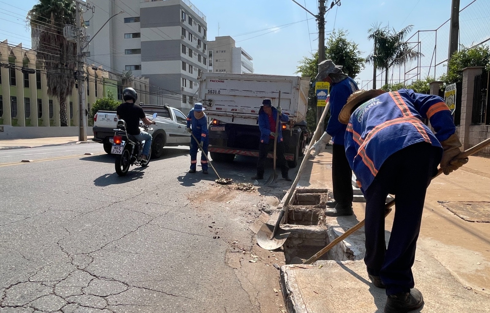 Goiânia intensifica limpeza de drenagem para enfrentar período chuvoso