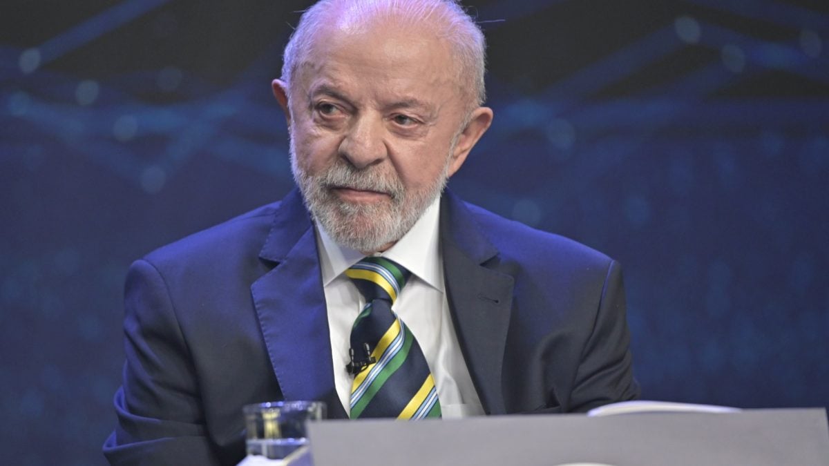 Lula questiona Flávio Bolsonaro por empregar familiares de miliciano ligado ao caso Marielle