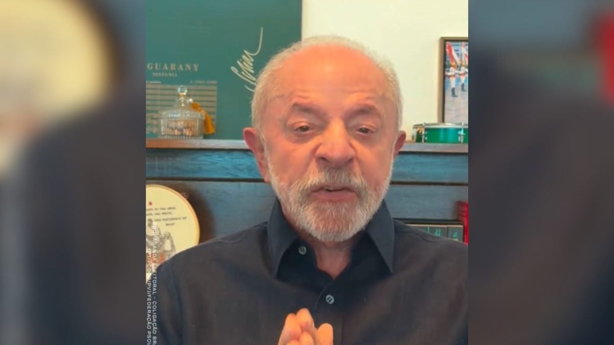 Lula critica gestão Bolsonaro na educação e exalta papel do professor