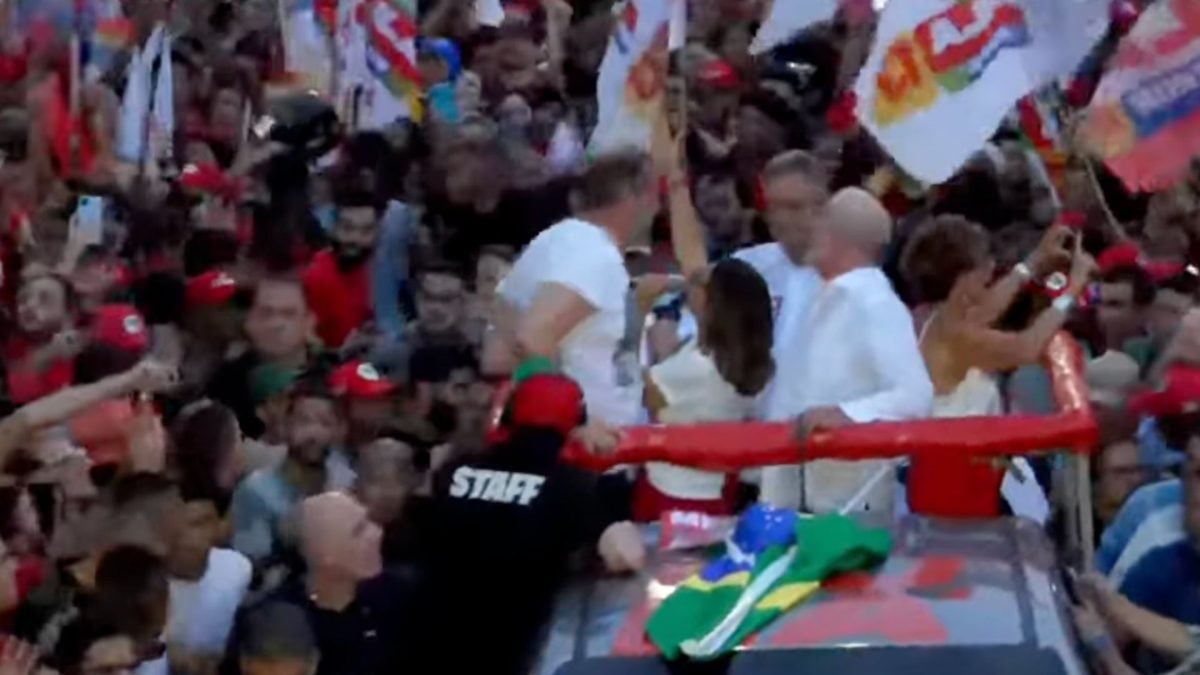 Primeira-dama Janja responde a crítico em evento de campanha de Lula em Minas Gerais