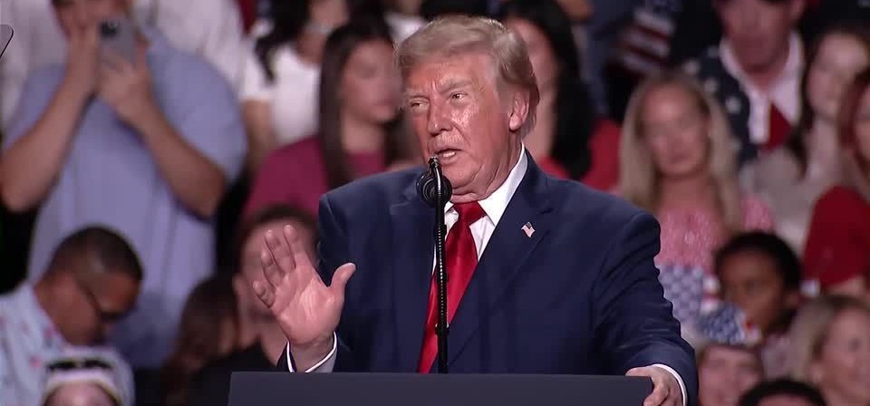 Trump faz piada sobre nome Mohammad em comício e gera controvérsia