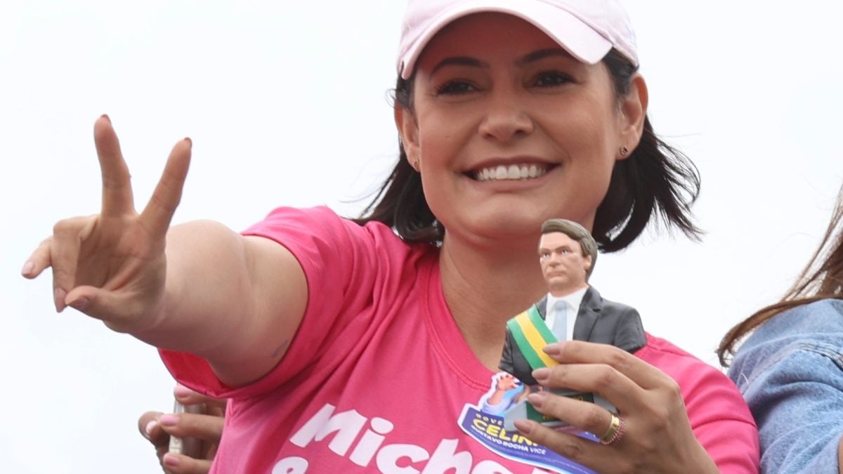 Michelle Bolsonaro revela que ex-presidente é "ameaça para si" sem acompanhamento familiar