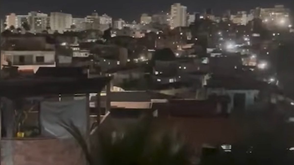 Panelaço contra Flávio Bolsonaro expõe contraste social em Salvador