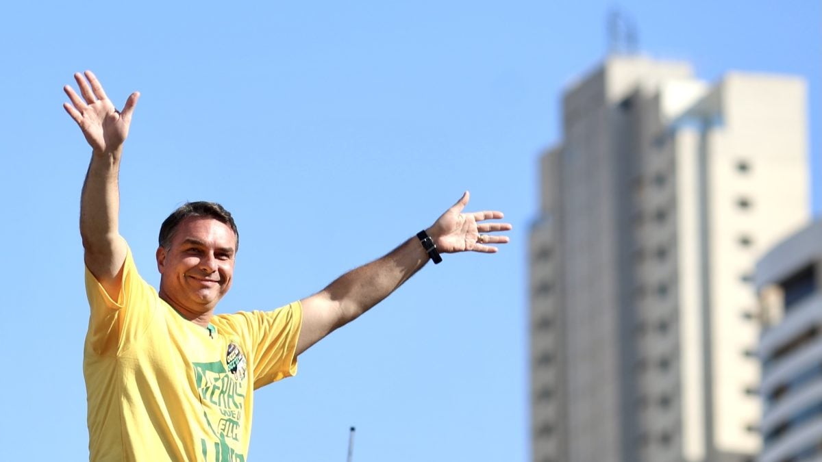 Flávio e Tarcísio realizam carreata em cidade do interior paulista