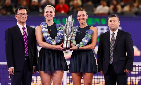 Luisa Stefani e Gabriela Dabrowski confirmam favoritismo e conquistam título em Wuhan