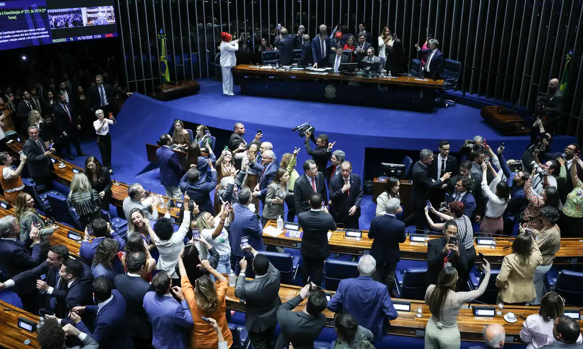 Senado avança em Pec da jornada de 40 horas e fim da escala 6x1