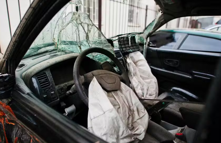 Brasileira é encontrada morta dentro de carro capotado em Portugal