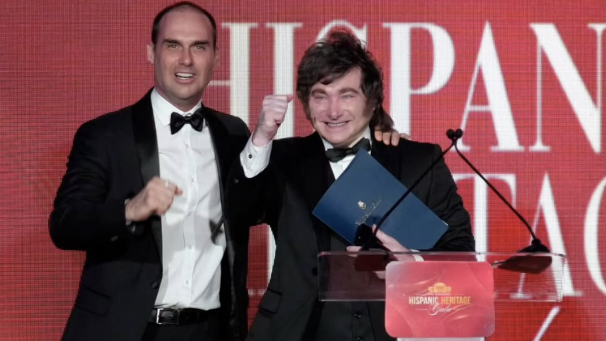 Milei chama Lula de 'ditador comunista' e prevê vitória de Flávio Bolsonaro 'em poucos dias'