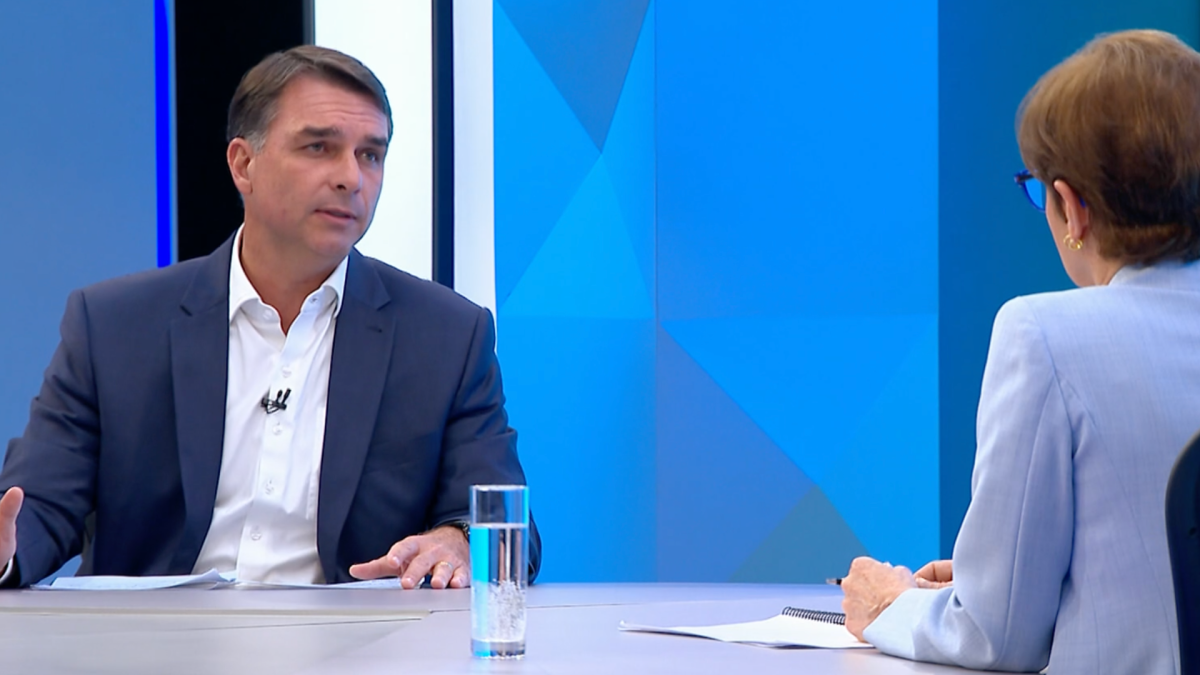 Flávio Bolsonaro na Globo: desempenho do senador é elogiado por aliados, que também criticam jornalista