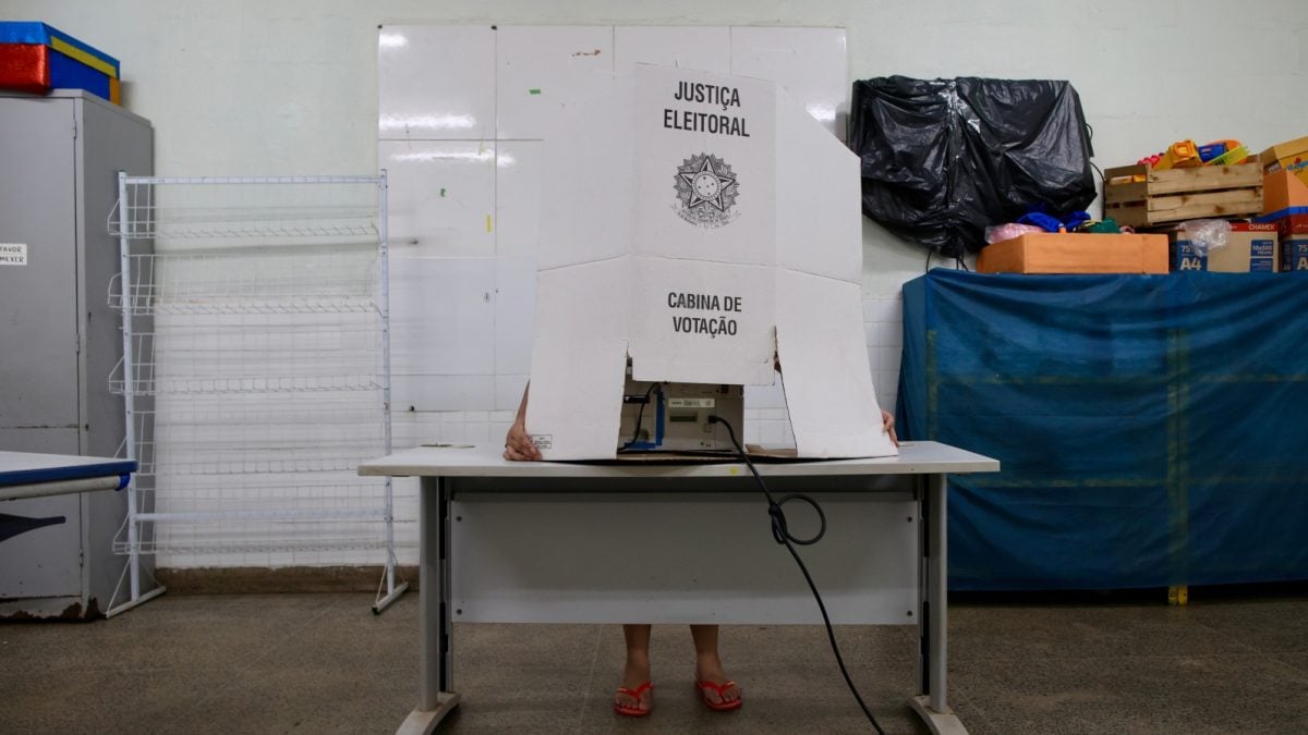 Urnas eletrônicas são preparadas para o primeiro turno das eleições