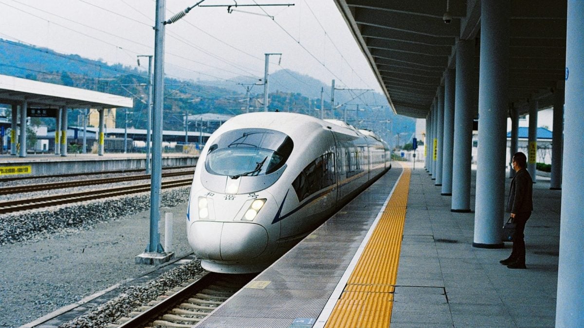 China lança plano ambicioso para inovar ferrovias com alta tecnologia