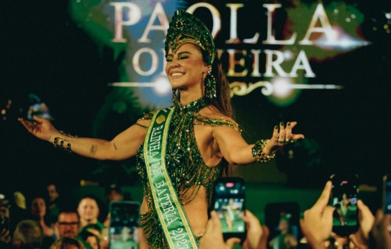 Paolla Oliveira é coroada rainha de bateria da Imperatriz Leopoldinense