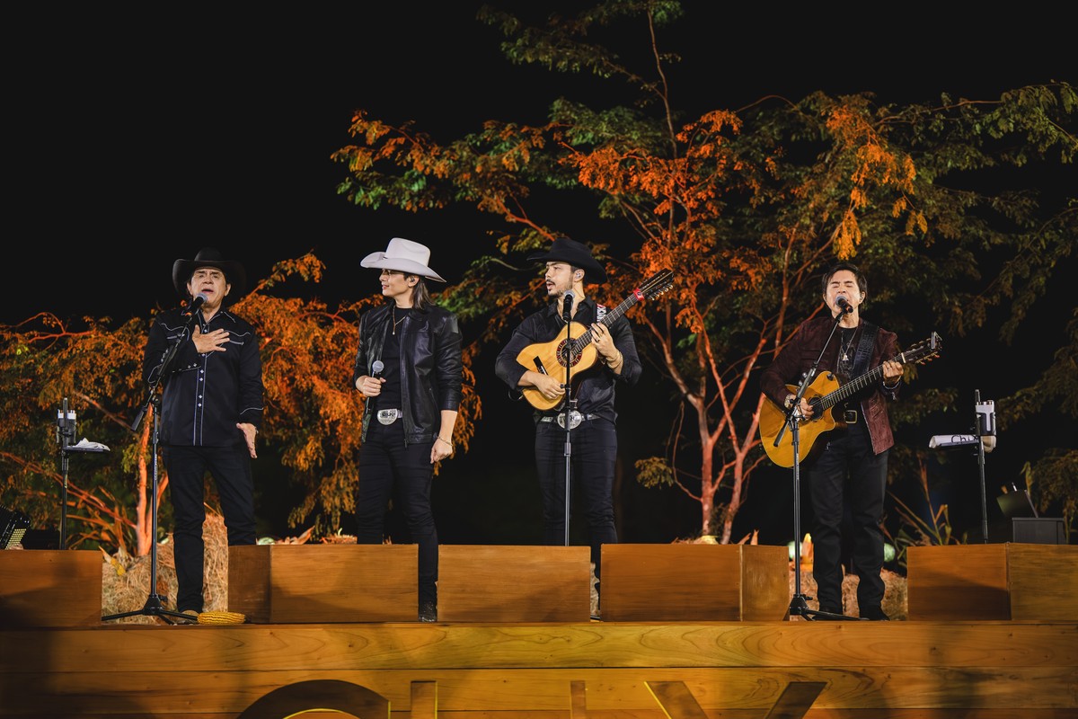 Chitãozinho e Xororó celebram raízes com show "Meninos de Roça"