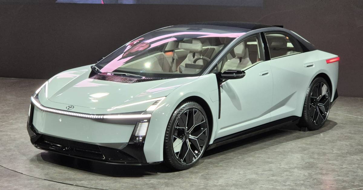 Nova geração do Toyota Corolla promete revolução com eletrificação e consumo de até 30 km/l